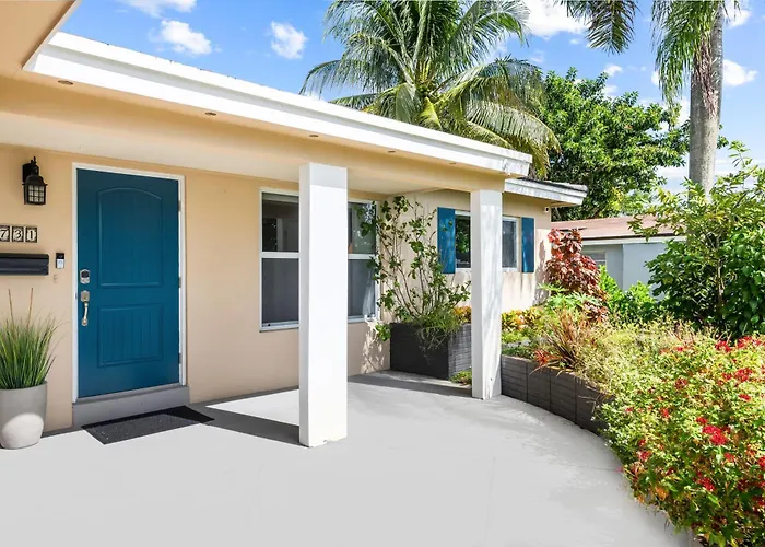 Modern Bungalow Near Wilton Drive I Pool Table