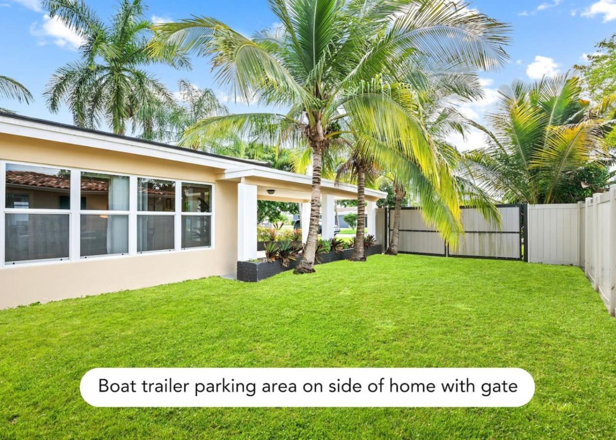Modern Near Wilton Drive I Pool Table Hébergement de vacances Fort Lauderdale